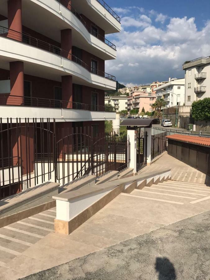 B&B Panoramica 33 ซาแลร์โน ภายนอก รูปภาพ