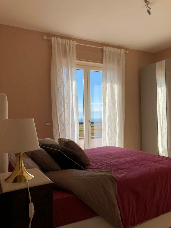 B&B Panoramica 33 ซาแลร์โน ภายนอก รูปภาพ